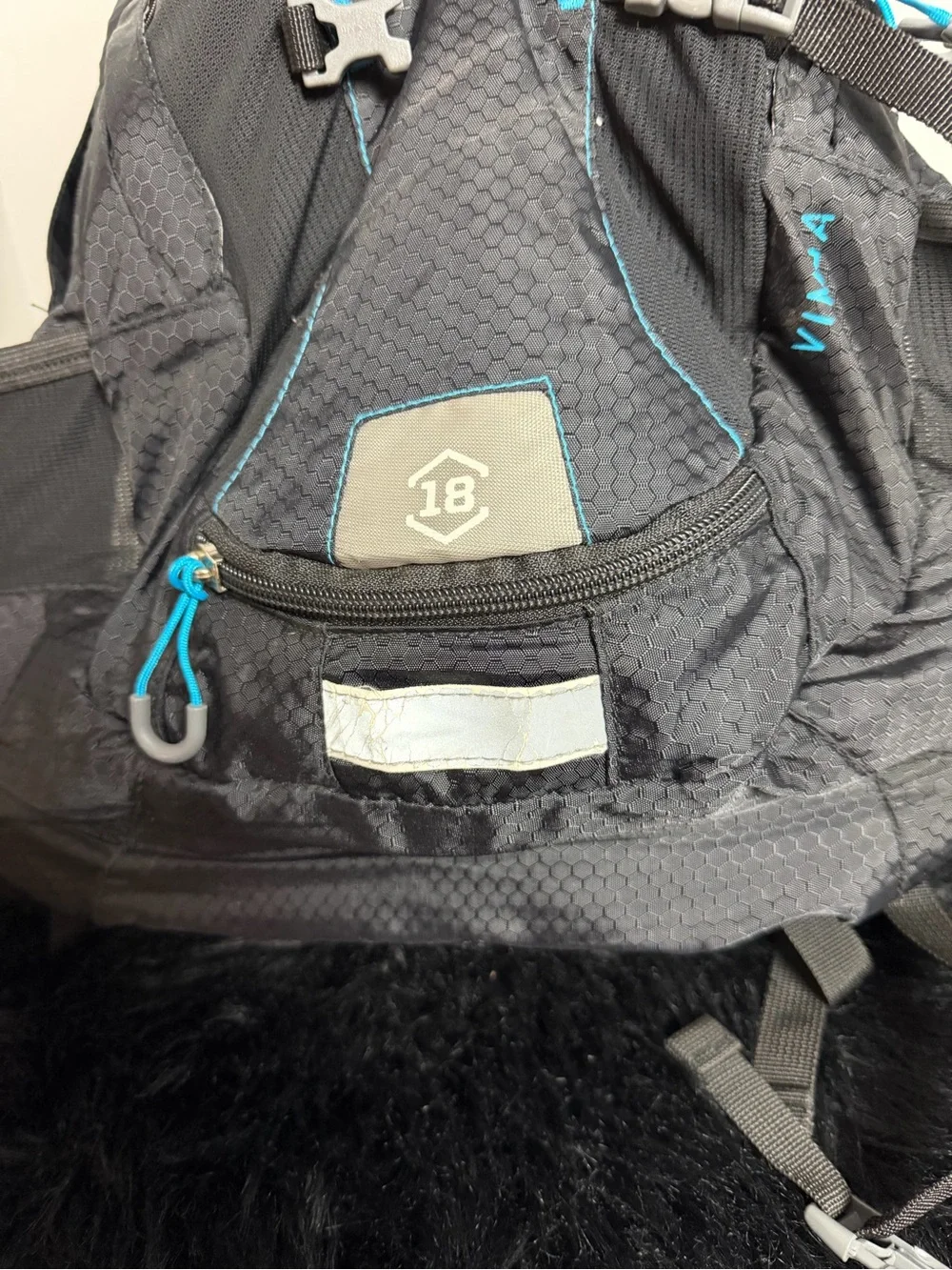 High Sierra Black 18 Vimba and Gray Men's Backpack Water- Lightweight Daypack